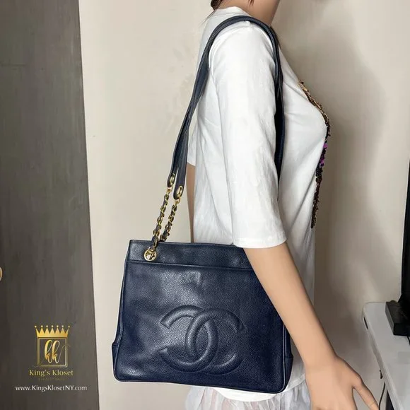 CHANEL VINTAGE DARK BLUE CAVIAR LEATHER SHOULDER BAG - Picture 4 of 11